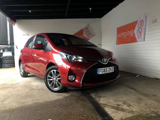 Toyota Yaris 1.33 VVT-i Icon 5dr CVT Hatchback Petrol Red