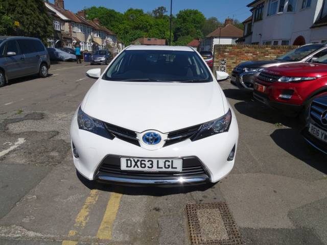 Toyota Auris 1.8 VVTi Hybrid Icon 5dr CVT Auto Hatchback Petrol / Electric Hybrid White