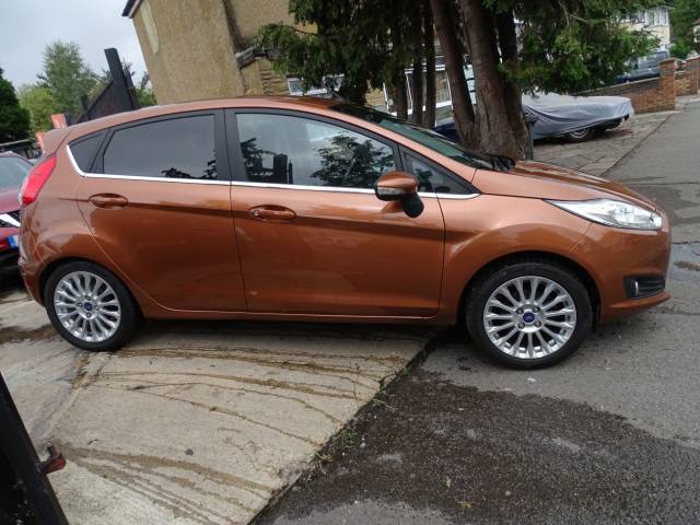 2014 Ford Fiesta 1.6 Titanium 5dr Powershift