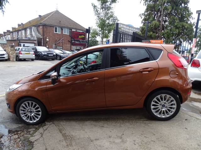 2014 Ford Fiesta 1.6 Titanium 5dr Powershift