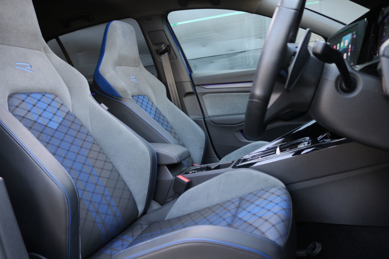 2024 Volkswagen Golf thumbnail 10