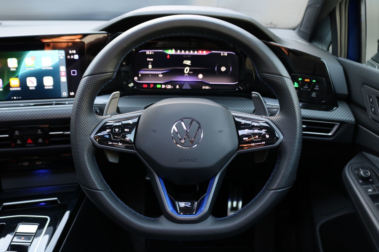2024 Volkswagen Golf thumbnail 17