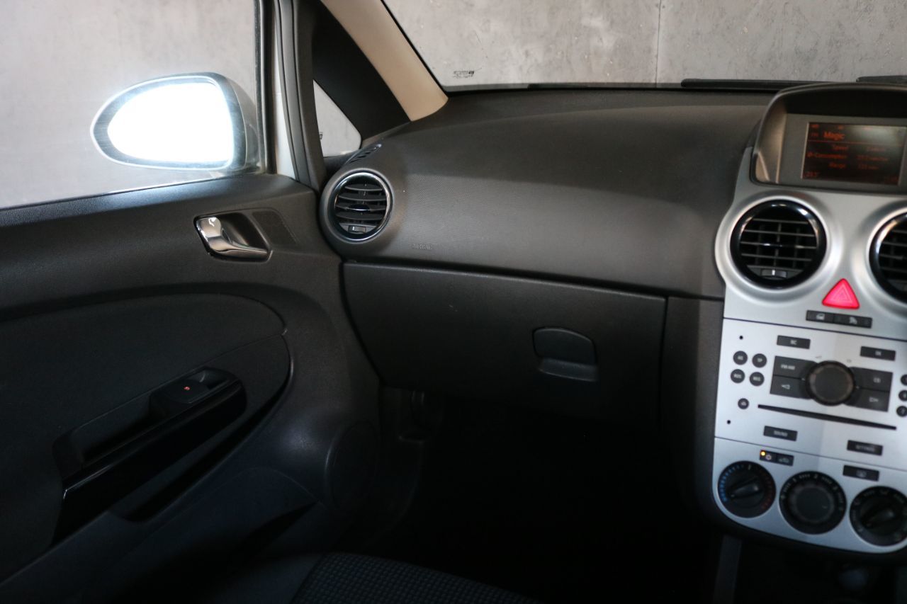 2012 Vauxhall Corsa thumbnail 13