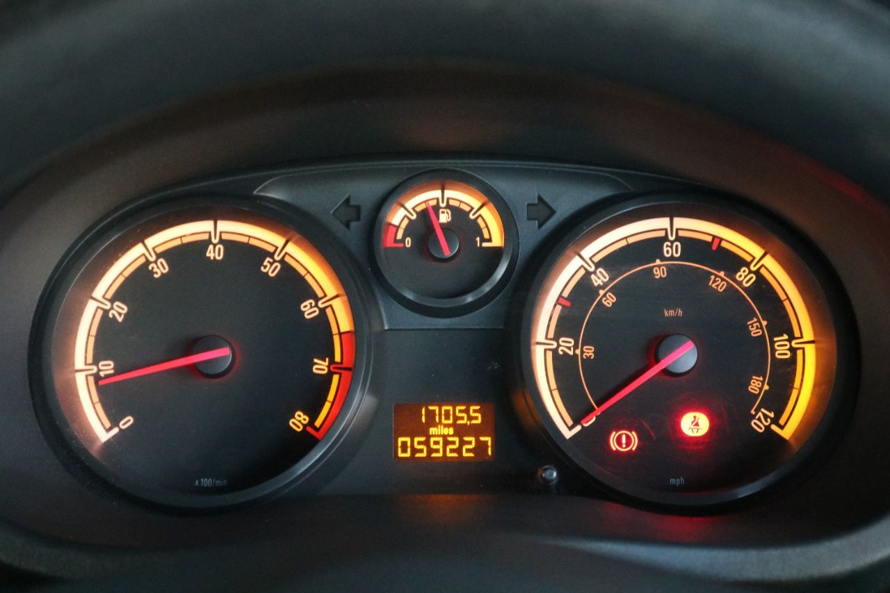 2012 Vauxhall Corsa thumbnail 17