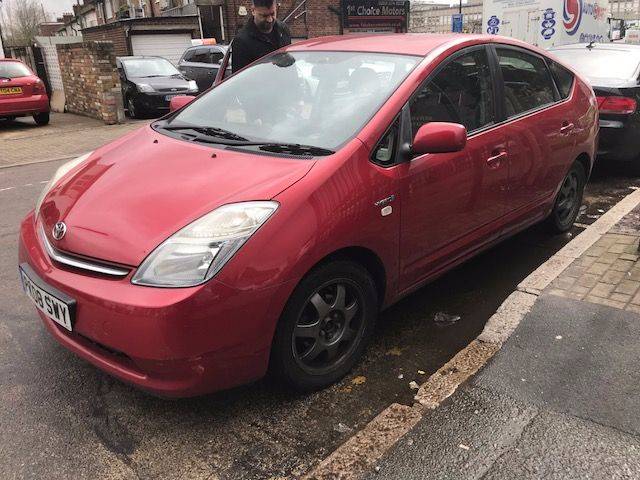 Toyota Prius 1.5 VVTi T3 Hybrid 5dr CVT Auto Hatchback Hybrid Red