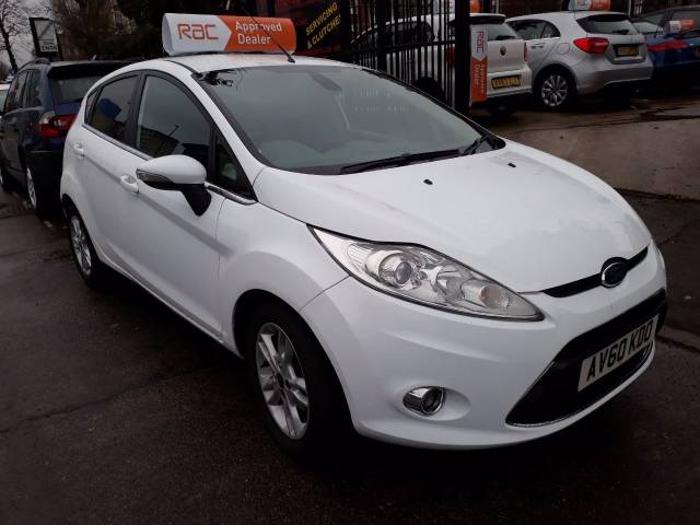 Ford Fiesta 1.6 TDCi [95] Titanium 5dr Hatchback Diesel White