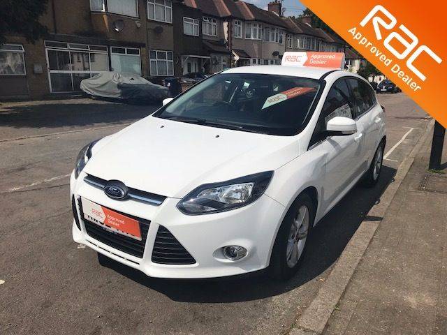 Ford Focus 1.0 EcoBoost Zetec 5dr Hatchback Petrol White